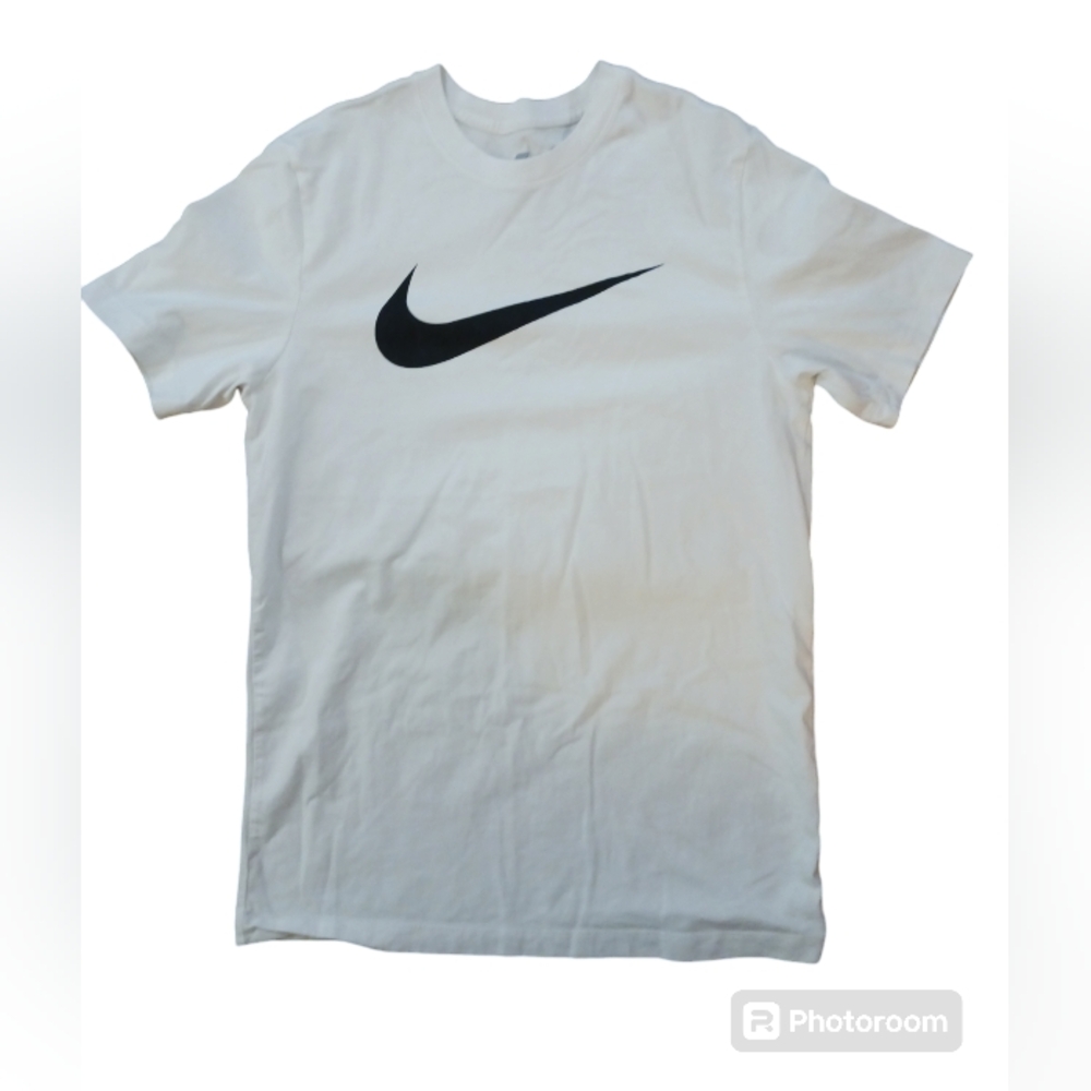 NWOT NIKE Tee.  Mens. Size Medium.  White & Black.